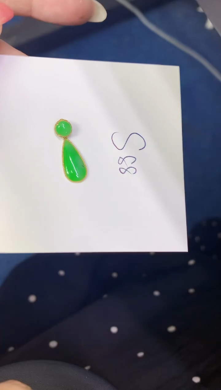 翡翠18K金镶嵌颈饰缅甸天然翡翠A货