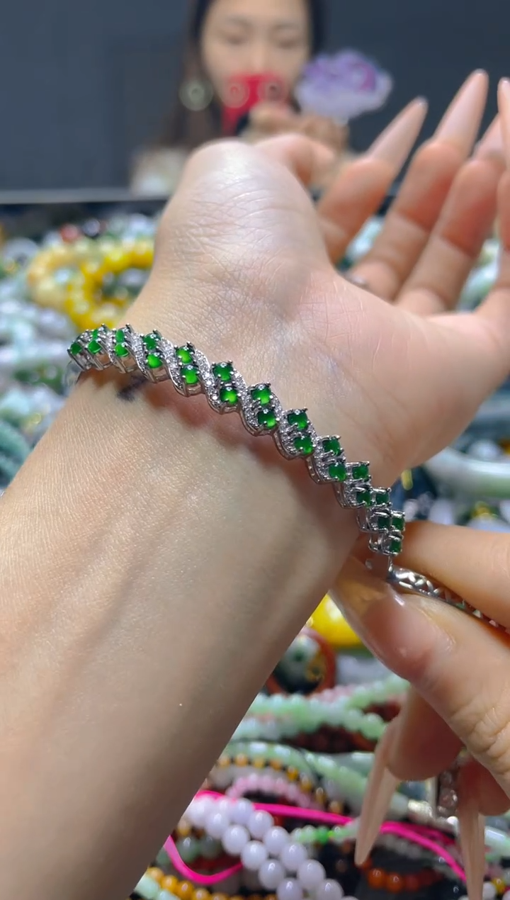 颈饰未镶嵌翡翠/H/翡翠A货，一件也是批发价