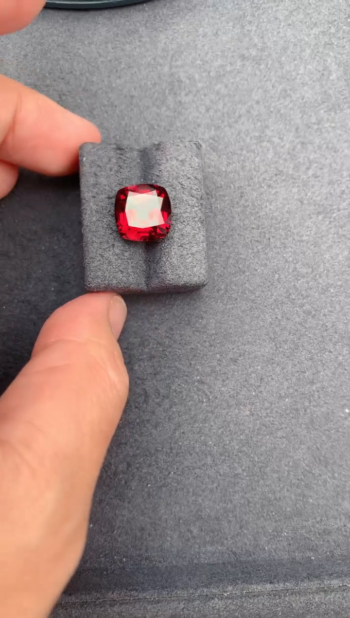 石榴石裸石未镶嵌7.9ct镁铝榴石