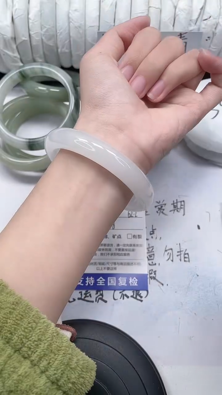 未镶嵌手镯石英质玉160-62/63