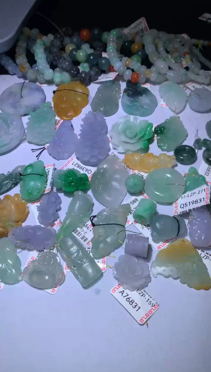 【闪购商品】翡翠挂件未镶嵌咨询链接