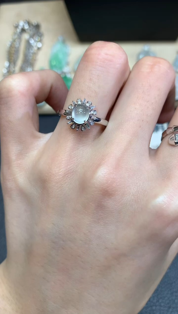 【闪购商品】翡翠戒指18K金镶嵌蛋面【无服务费】