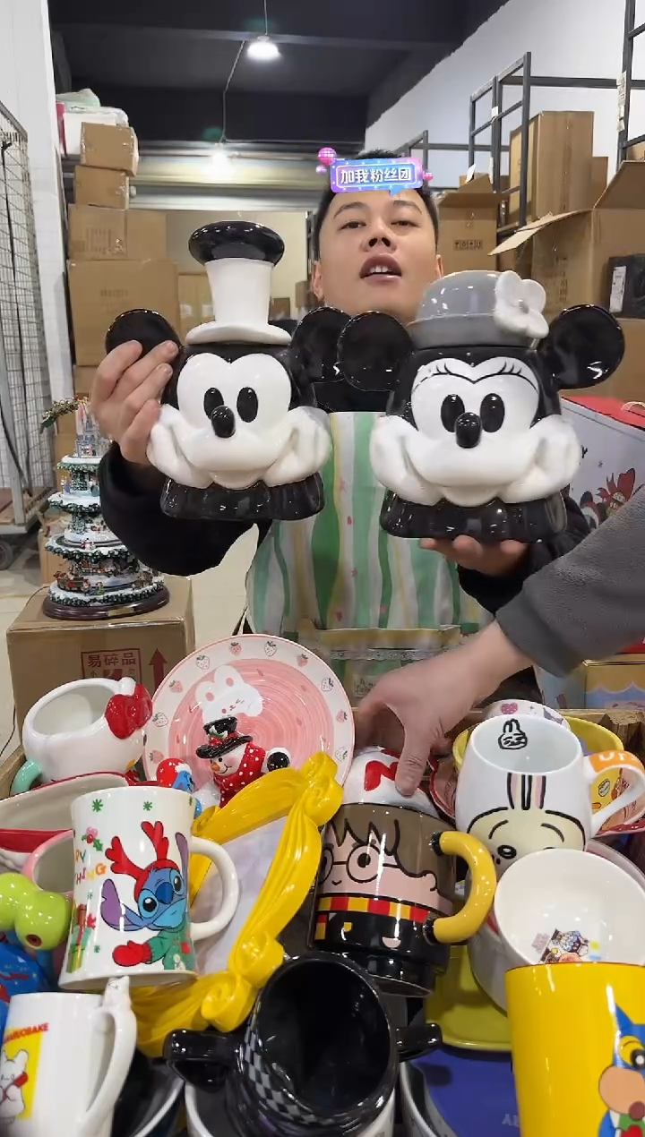 瓷片威力汽船米奇米妮饼干罐