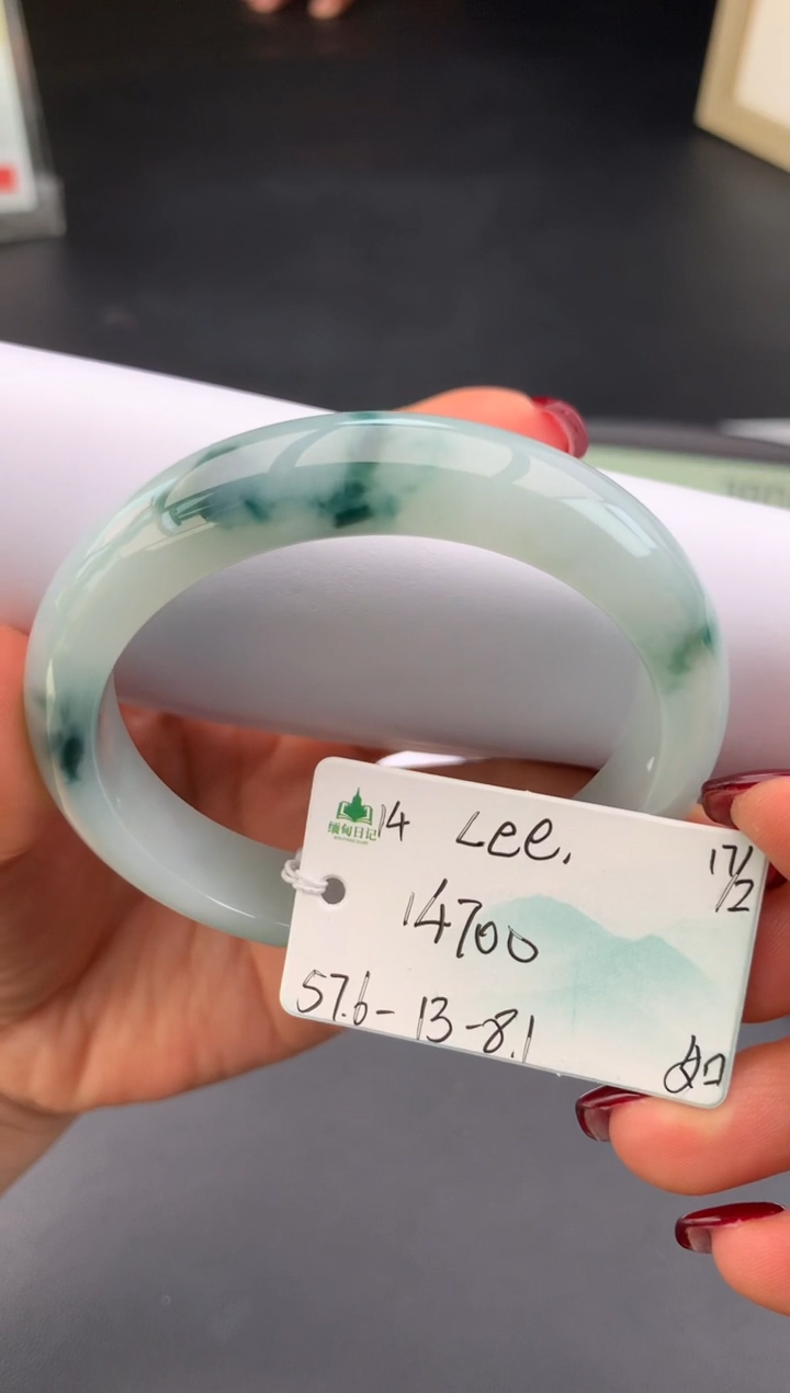 【闪购商品】翡翠手镯未镶嵌送礼#自戴#，下单联系客服核对地址~