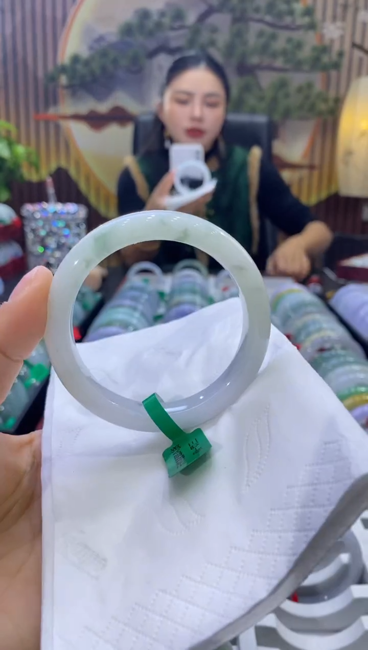 【闪购商品】翡翠手镯未镶嵌多人024501