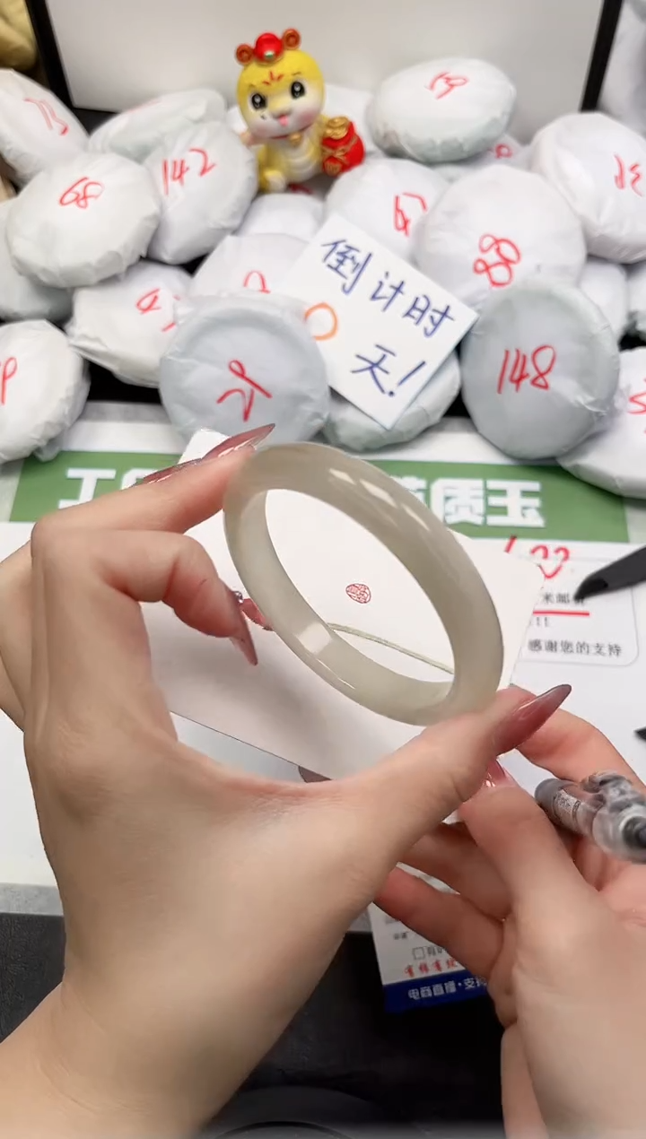 【闪购商品】石英质玉手镯未镶嵌208-62