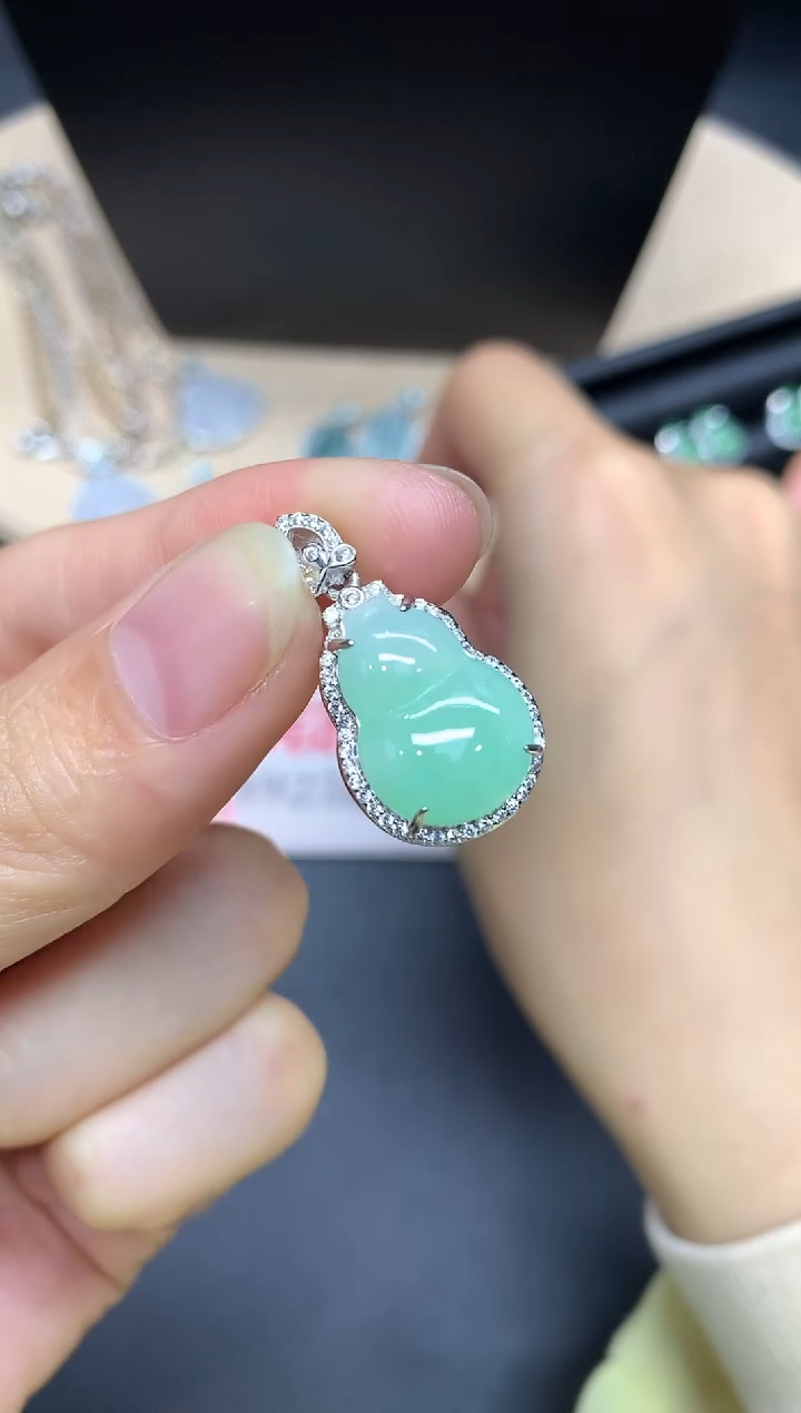 【闪购商品】翡翠吊坠(不含链)银S925镶嵌葫芦【多样性发其一】