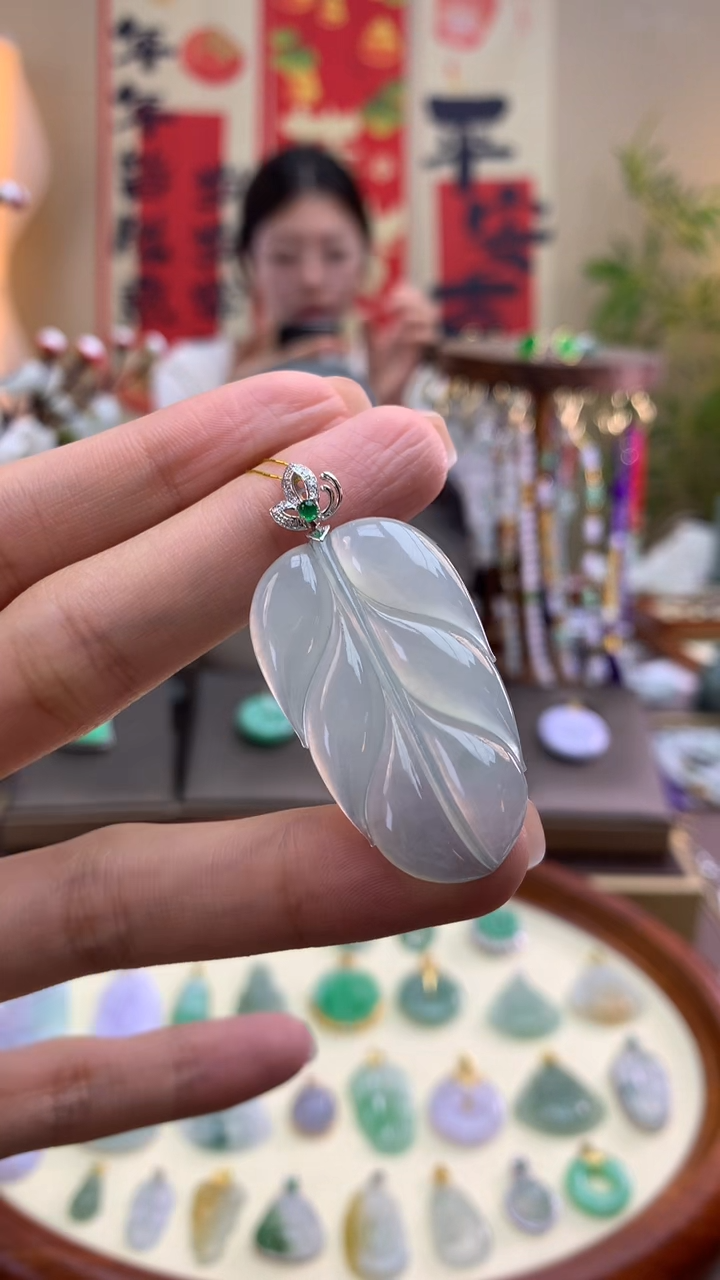 【闪购商品】翡翠颈饰18K金镶嵌叶子