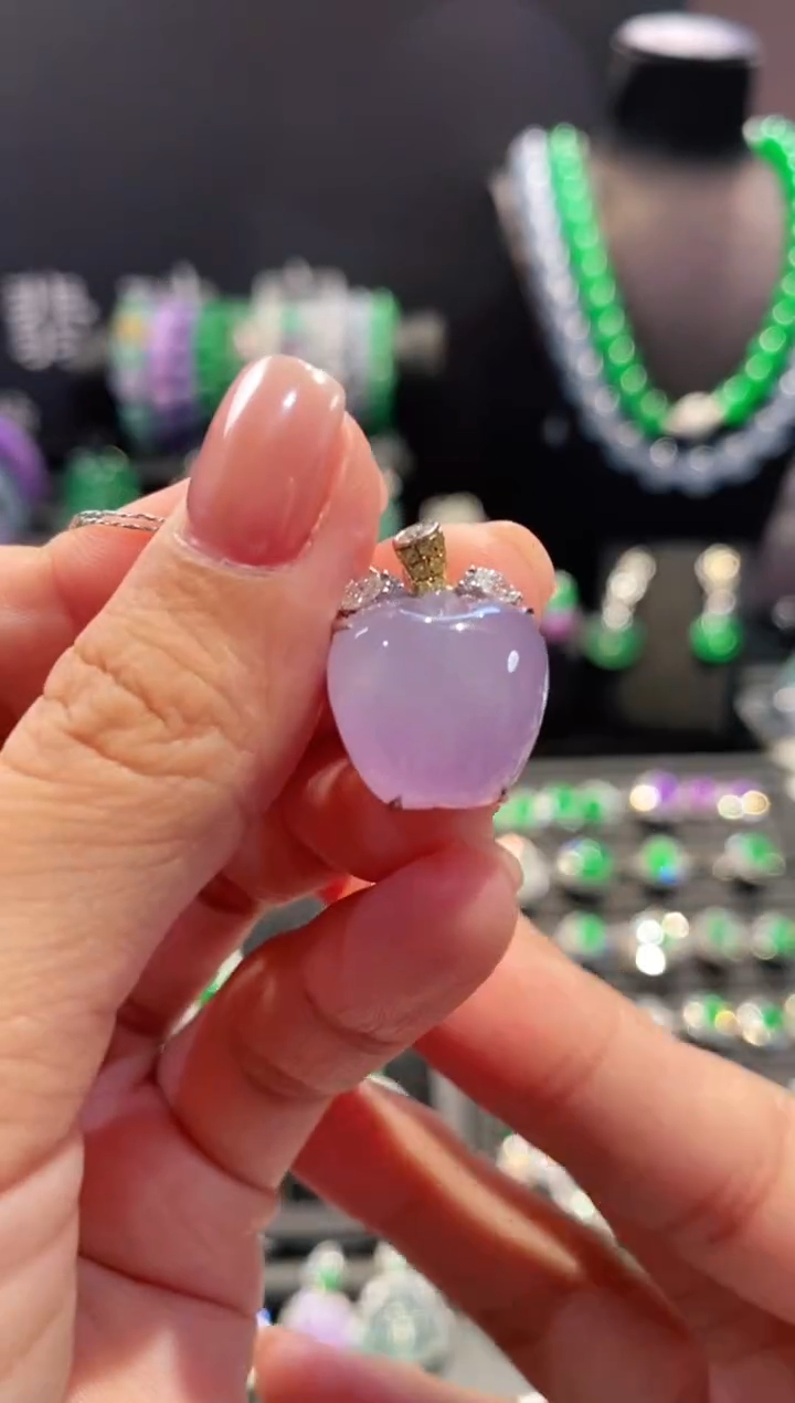 颈饰18K金镶嵌翡翠玻璃粉紫苹果吊坠4085606