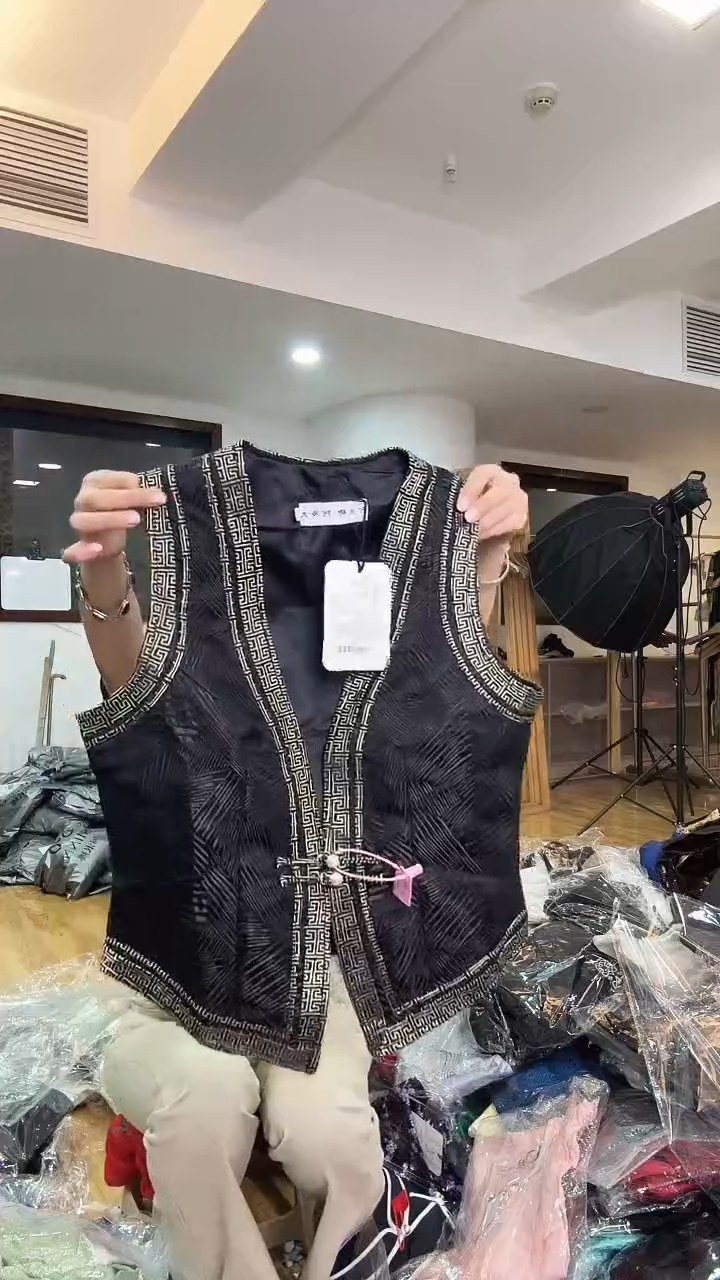 马甲       L码        110-120斤