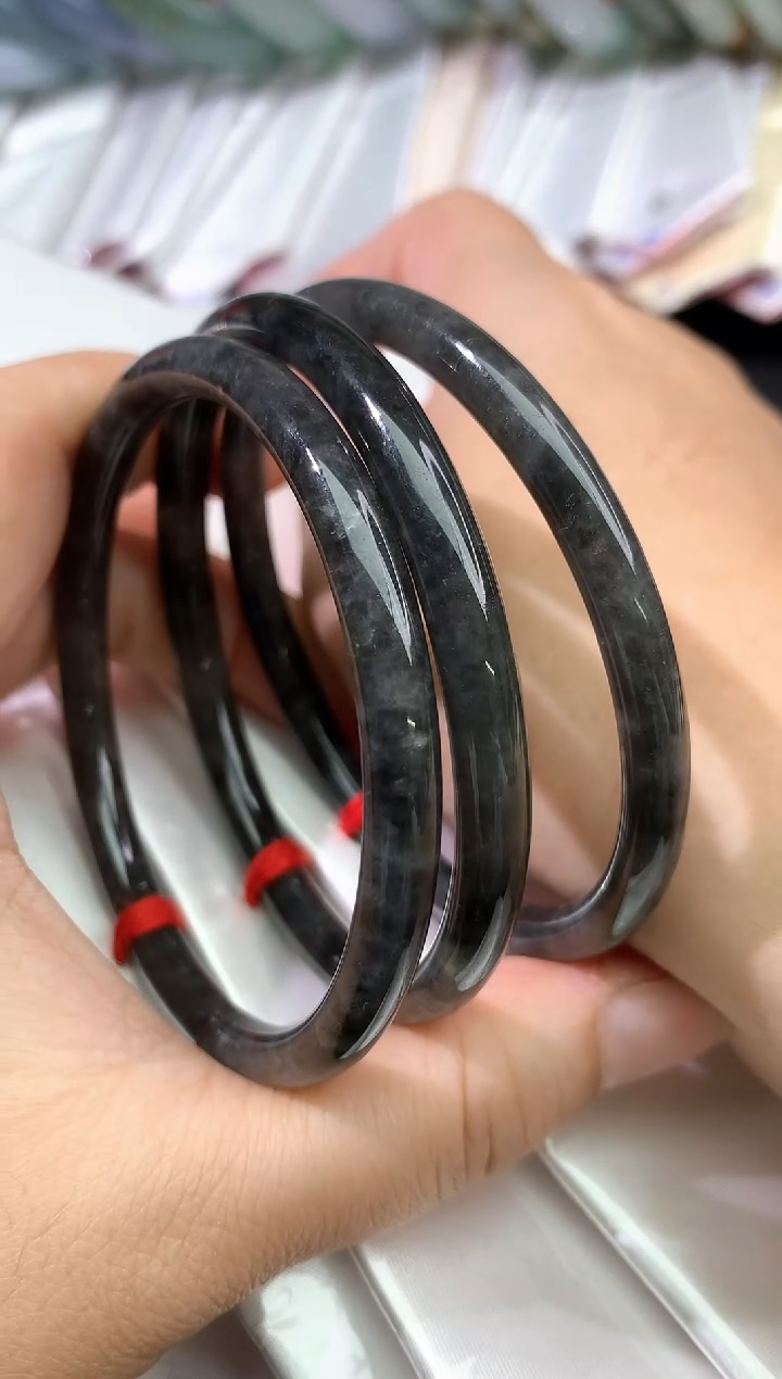 翡翠手镯未镶嵌手镯