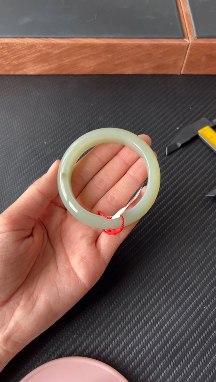 【闪购商品】和田玉手镯未镶嵌且末微色差近矿54+