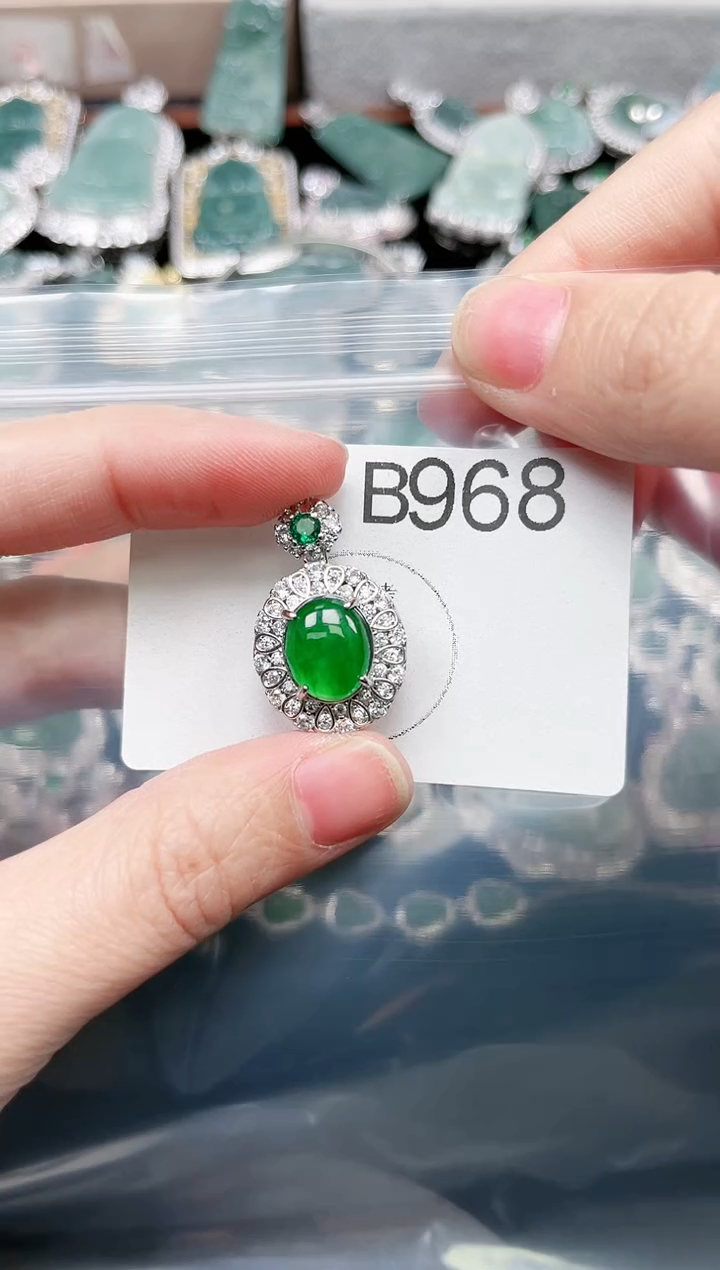 【闪购商品】翡翠颈饰未镶嵌赠皮绳968