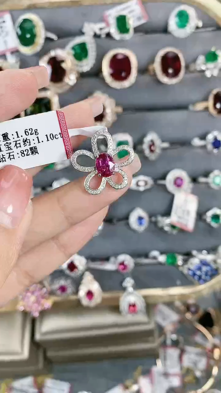 【闪购商品】红宝石吊坠18K金镶嵌18K金镶嵌红宝石吊坠