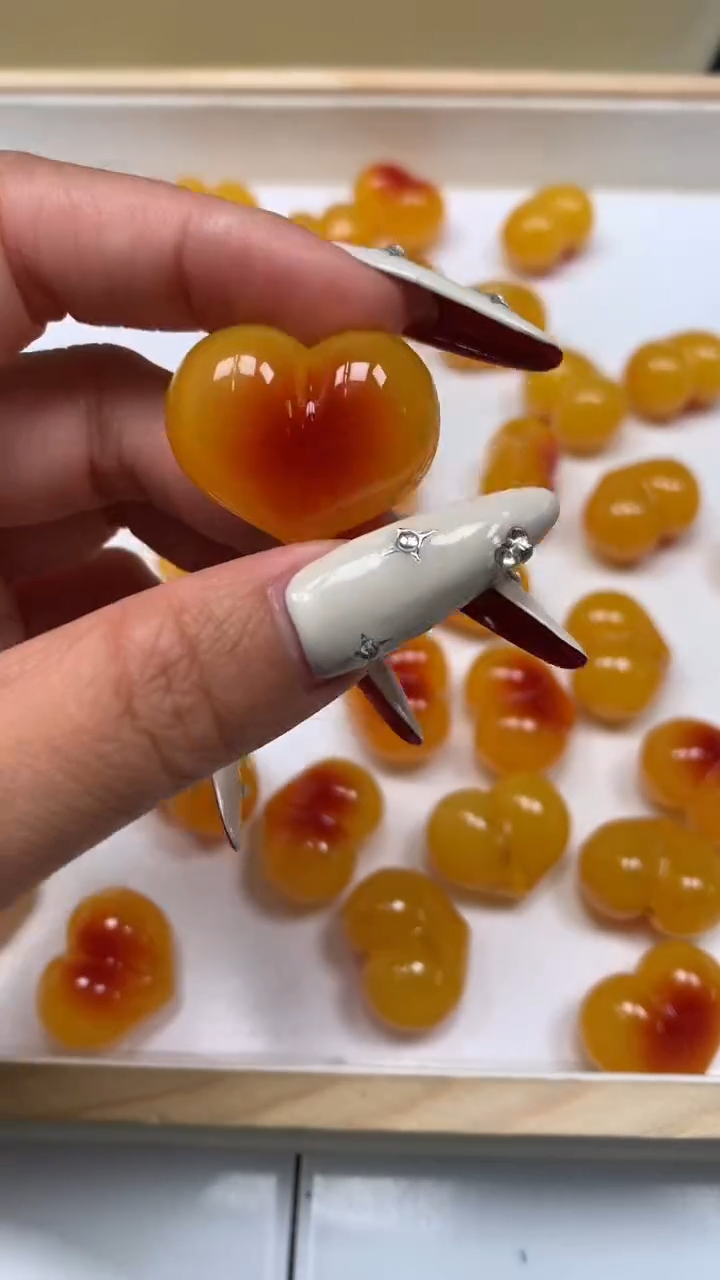 裸石蜜蜡未镶嵌E723 蜜蜡 屁桃20*26*16mm1个6.8元 通孔