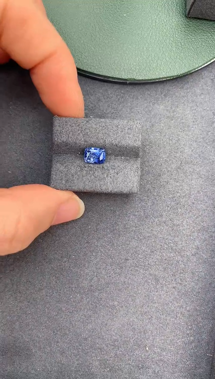 【闪购商品】蓝宝石裸石未镶嵌1.5ct矢车菊