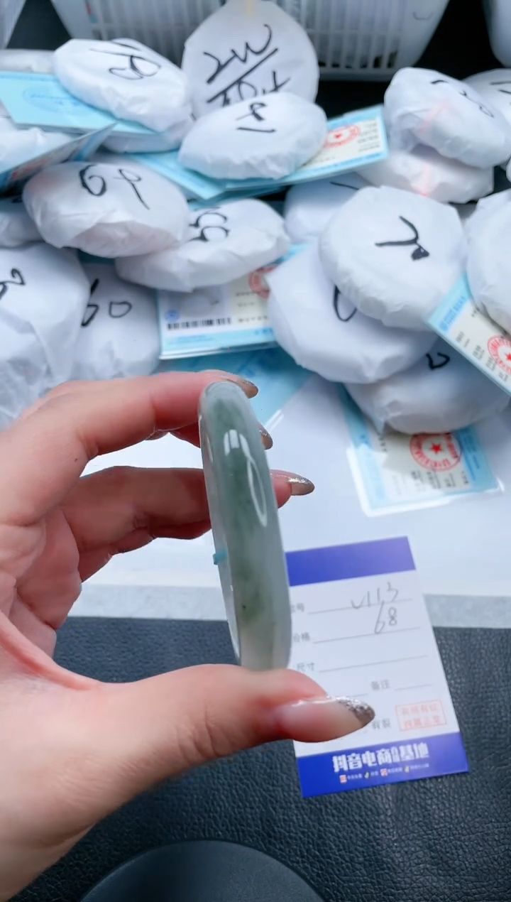 【闪购商品】石英质玉手镯未镶嵌14V113-53