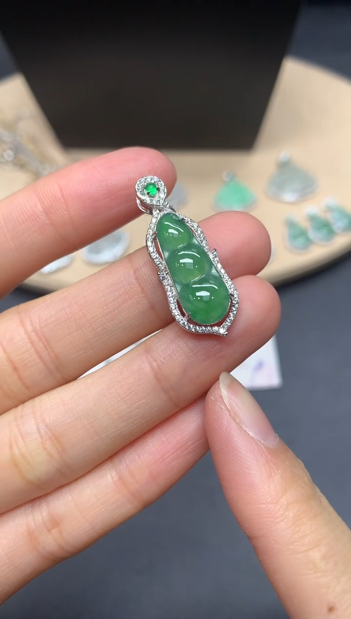 【闪购商品】翡翠吊坠(不含链)银S925镶嵌福豆【多样性发其一】