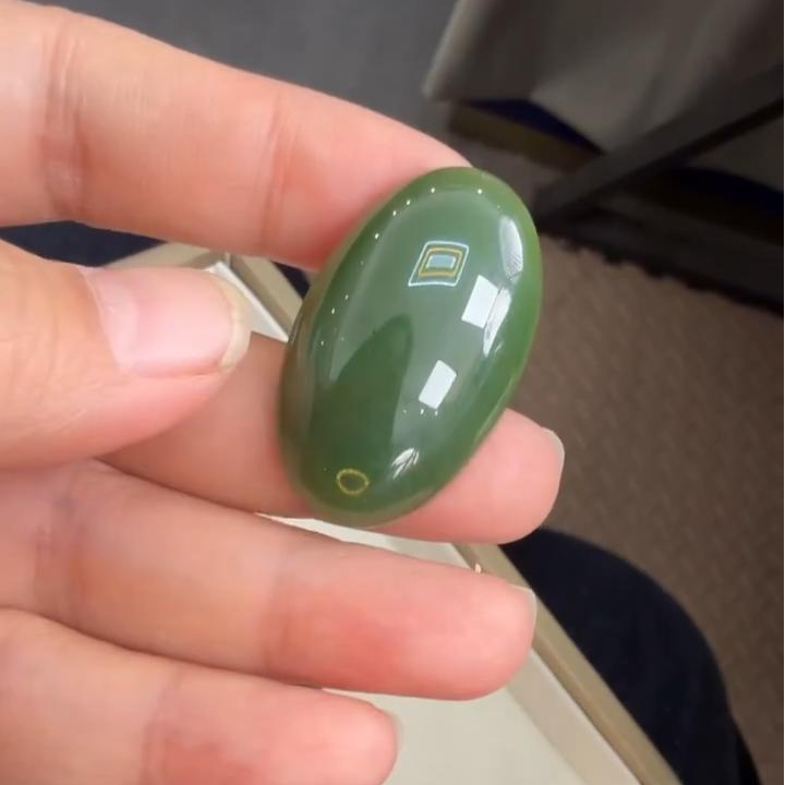 和田玉碧玉菠菜绿蛋面裸石多样性发一