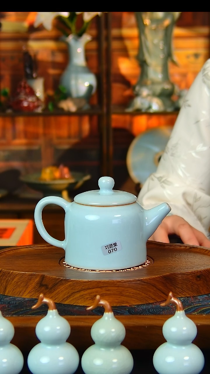 瓷片微瑕金钟壶，简装
