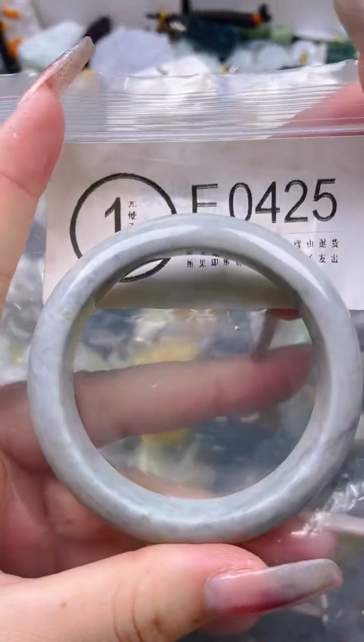 【闪购商品】翡翠颈饰未镶嵌55/E/纹裂沙眼瑕疵介意勿拍