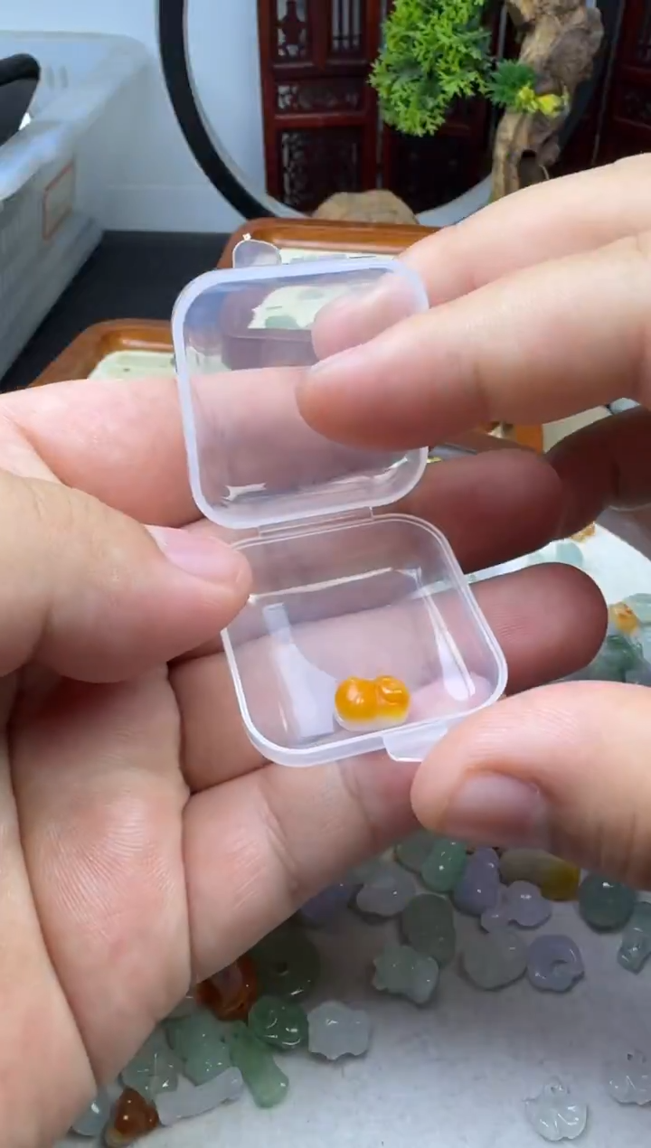 颈饰未镶嵌翡翠薇**妖翡翠