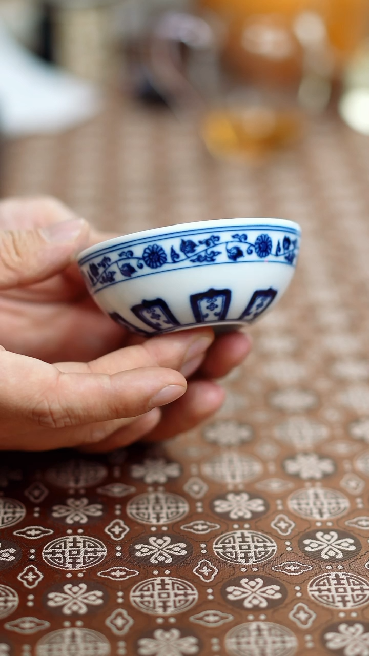 【闪购商品】青花手绘宝相纹普洱杯