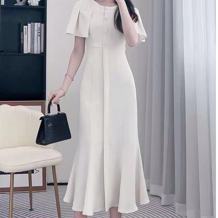 C4717夏季米色连衣裙女收腰显瘦气质高级感显身材超好看鱼尾裙