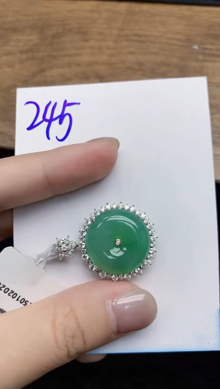 【闪购商品】翡翠颈饰18K金镶嵌天然翡翠A货