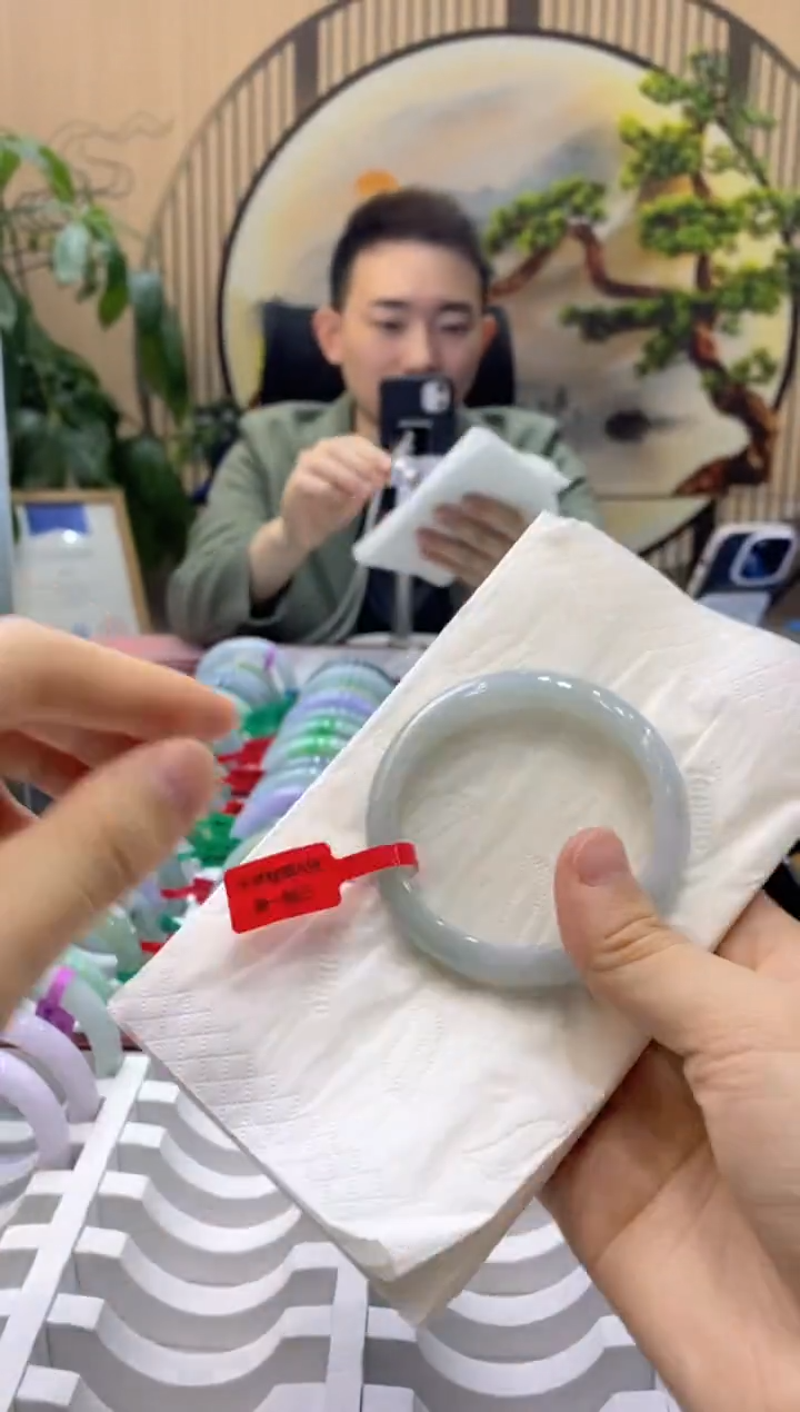 【闪购商品】翡翠手镯未镶嵌000009679