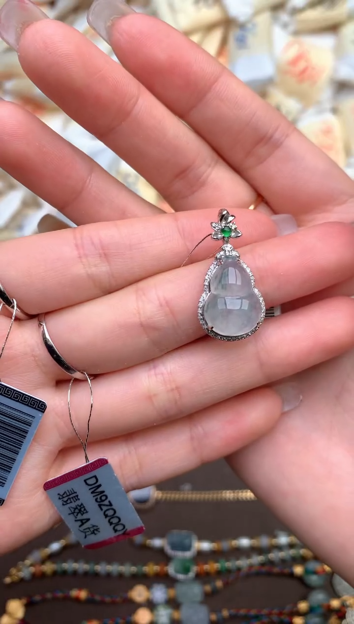 【闪购商品】翡翠挂件18K金镶嵌  —  