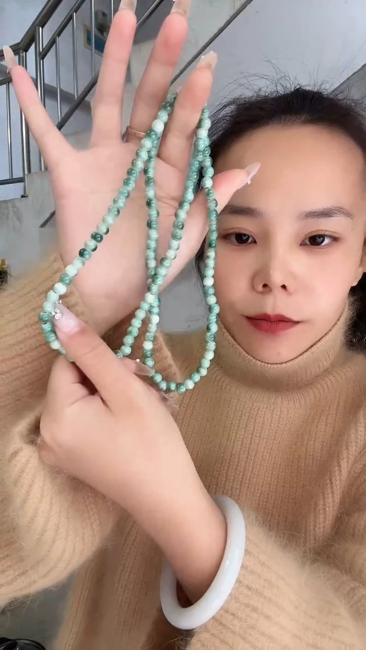 两个高端系列的手链两个高端系列的手链