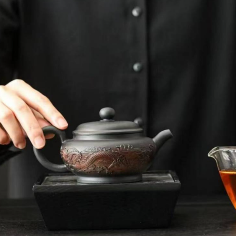 紫陶茶壶手工刻纹