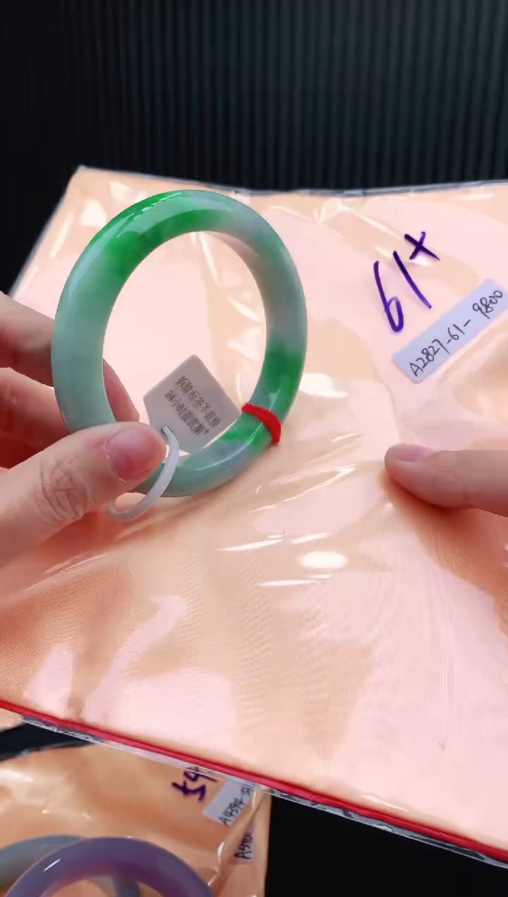 未镶嵌手镯翡翠61+