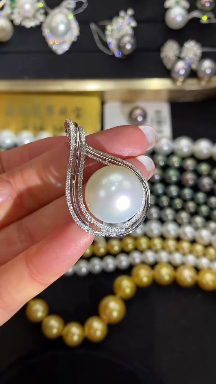 【闪购商品】海水珍珠颈饰18K金镶嵌吊坠