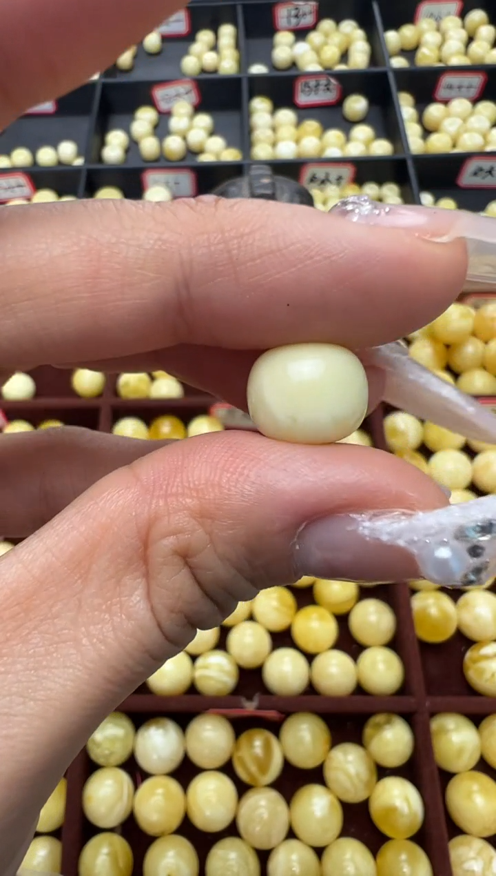 【闪购商品】蜜蜡裸石未镶嵌俄料微瑕11.6*9.6mm0.831克