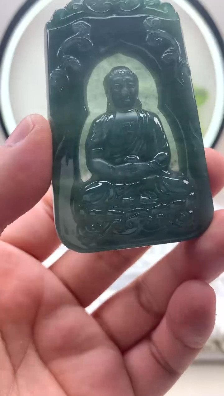 颈饰未镶嵌翡翠大日如来