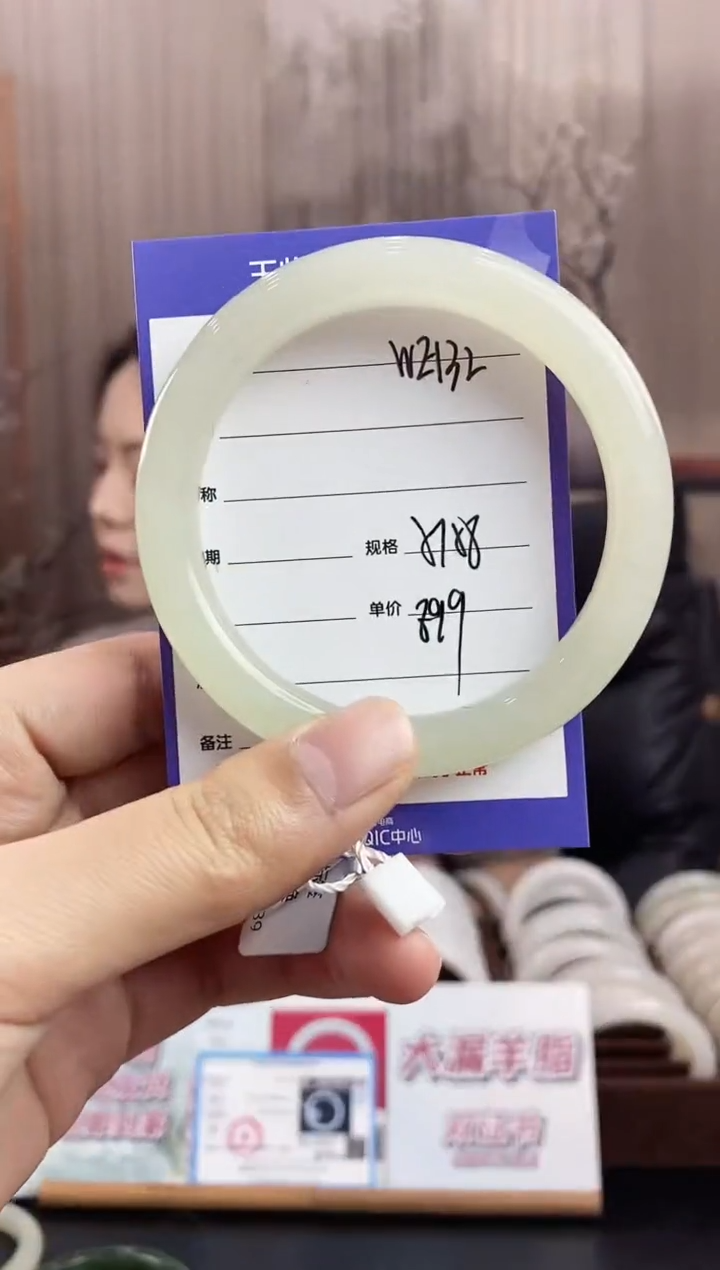 未镶嵌手镯和田玉WE132微色差