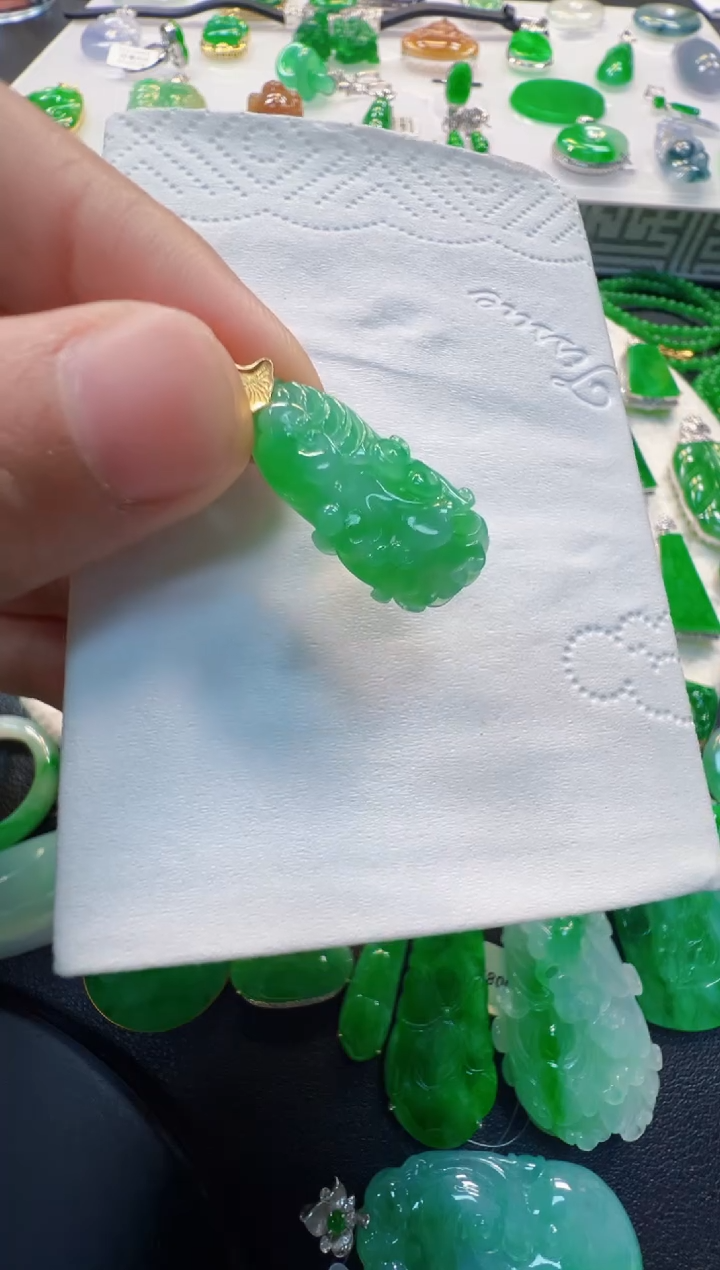 翡翠18K金镶嵌吊坠(不含链)600