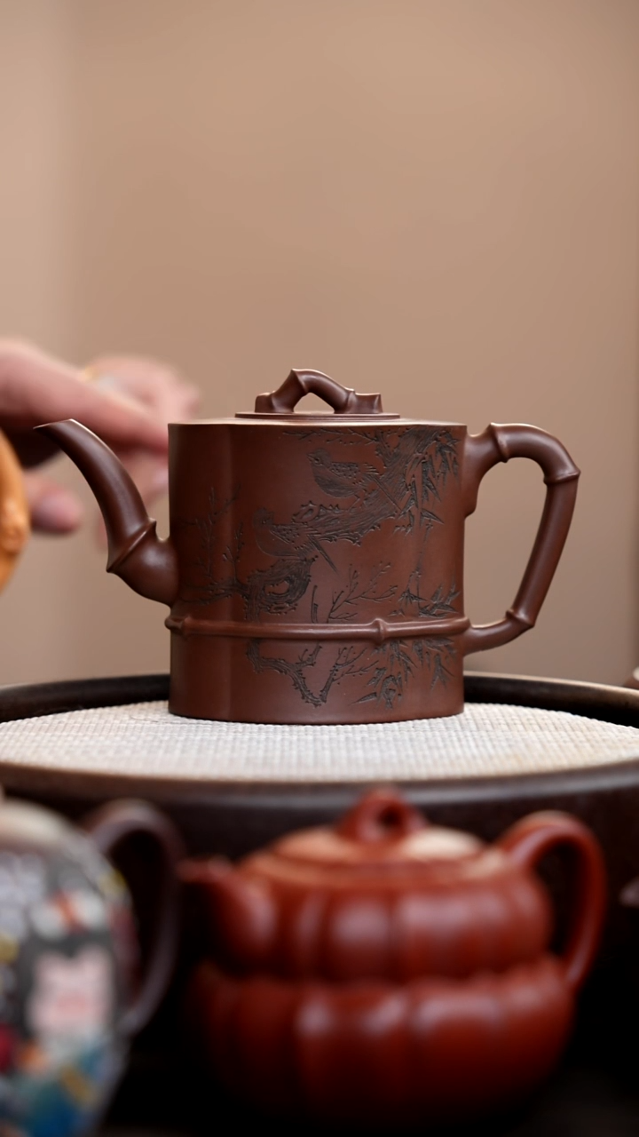 茶壶紫砂010 革紫泥海棠高竹节壶刻竹鸟
