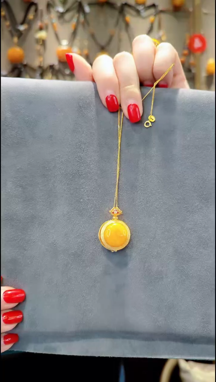 【闪购商品】蜜蜡吊坠(赠链)银S925镀金镶嵌A376蜜蜡吊坠