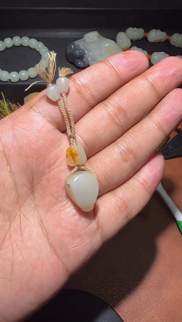 未镶嵌和田玉挂件蝎*王和田玉