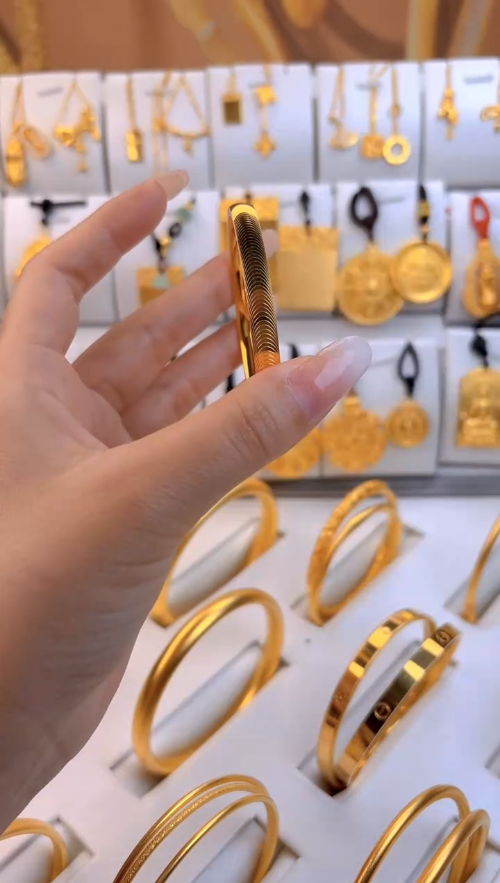 无足银?****?猫眼手镯  总重21g外2.3g