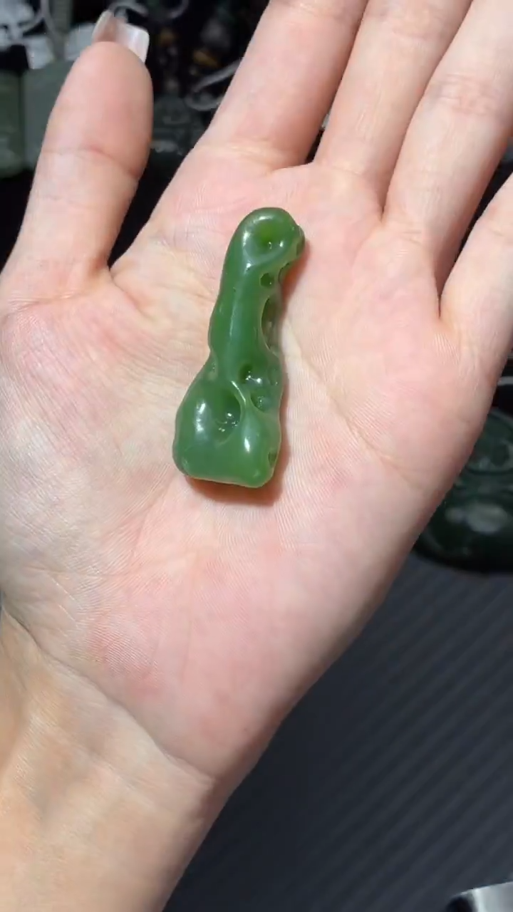 吊坠(不含链)未镶嵌和田玉新疆玛纳斯碧玉微色差吊坠