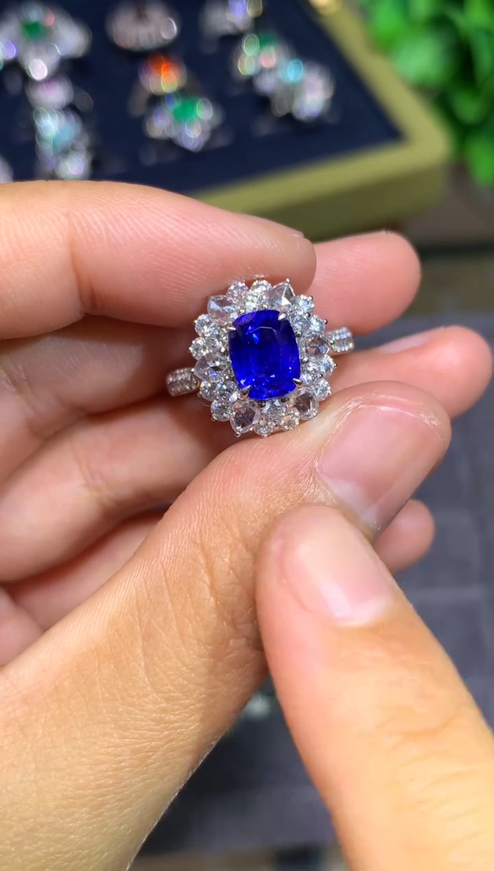 戒指蓝宝石18K金镶嵌2.13CT