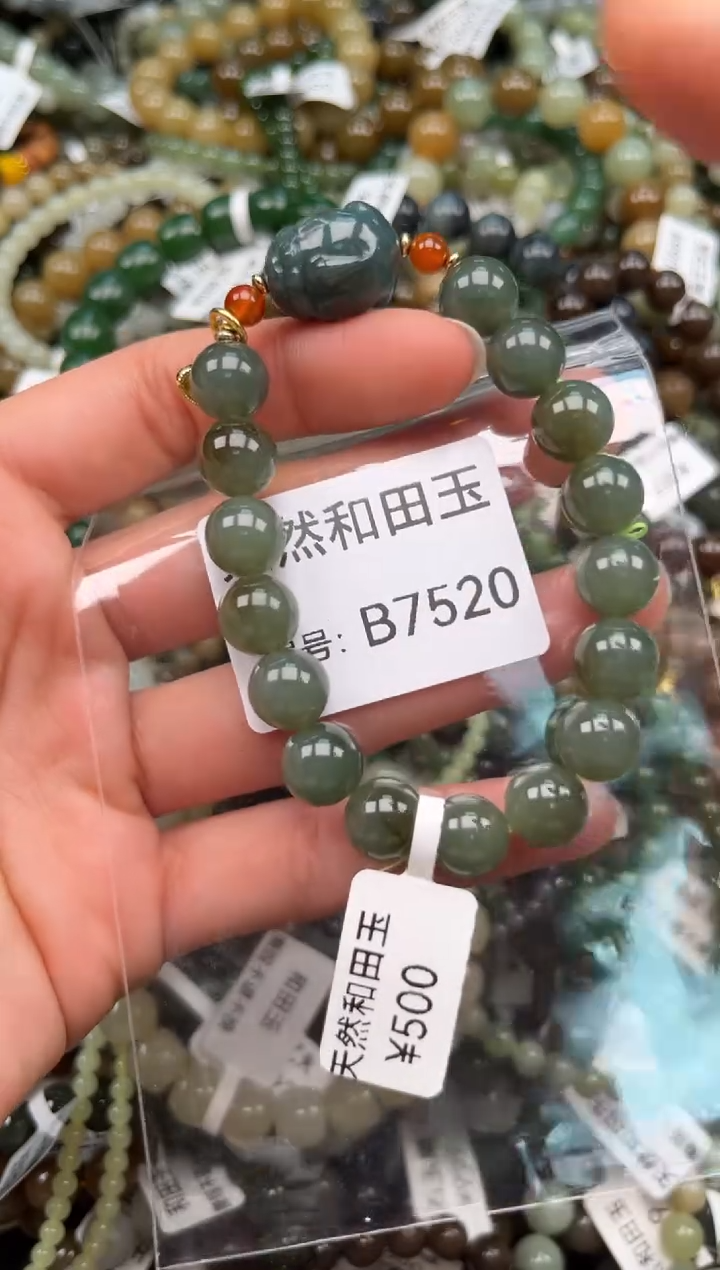 颈饰未镶嵌和田玉1