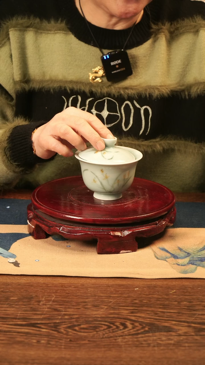 【闪购商品】釉中彩 兰花画 二才盖碗B