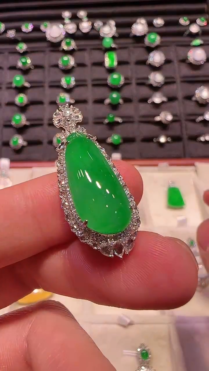 【闪购商品】翡翠吊坠(不含链)18K金镶嵌福瓜