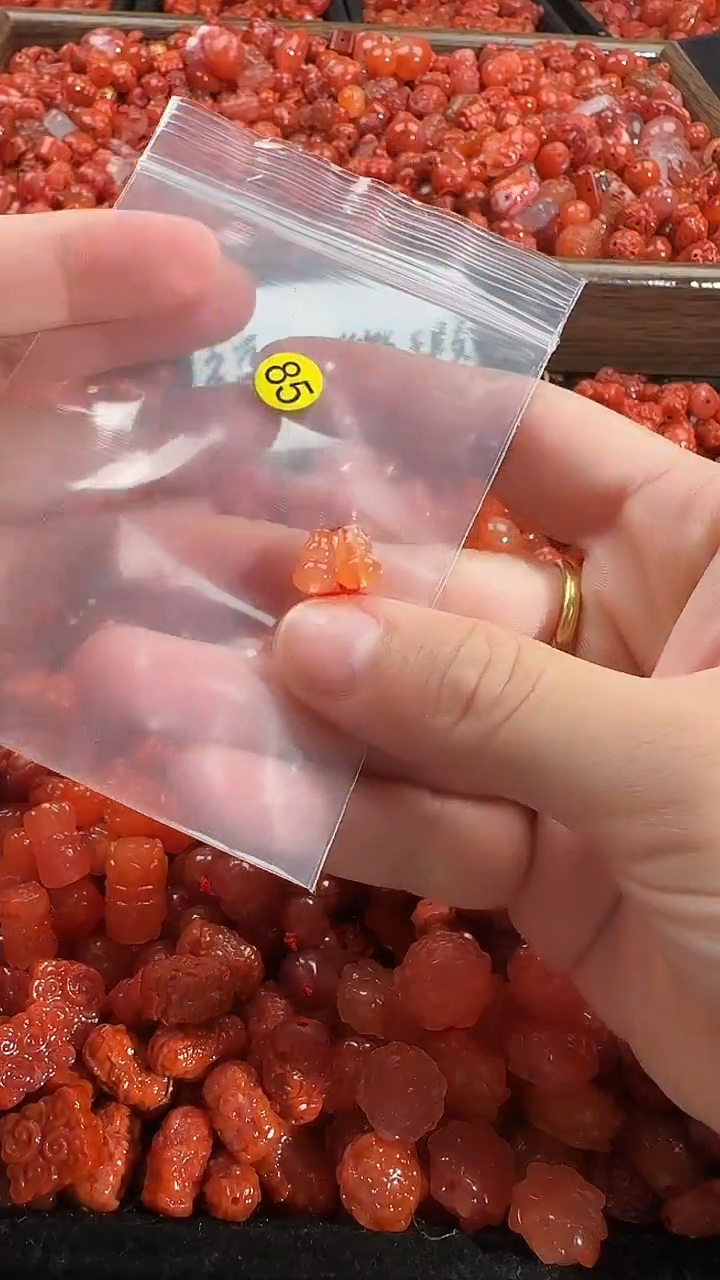 颈饰未镶嵌南红玛瑙1