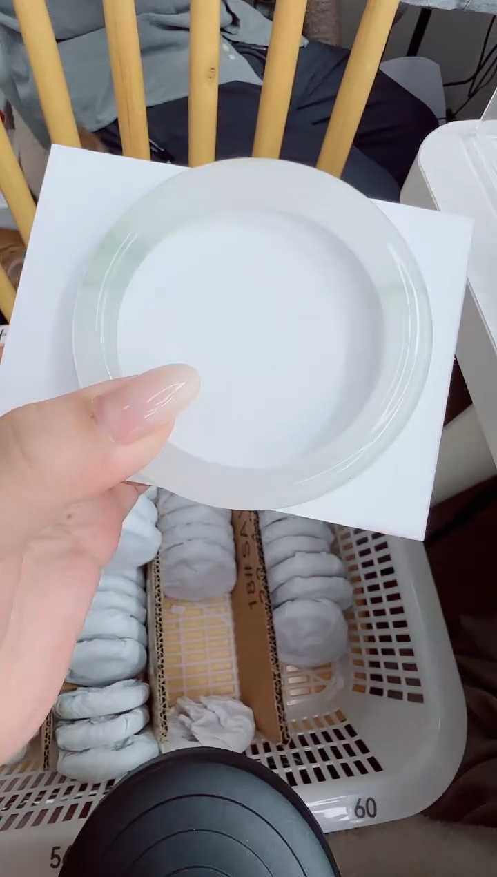 【闪购商品】石英质玉手镯未镶嵌编号：154--55.6圈 天山翠